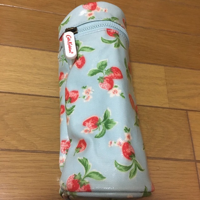 Cath Kidston(キャスキッドソン)の【美品】Cath Kidstonマザーズバッグ ナッピーバッグ３点セットいちご柄 キッズ/ベビー/マタニティのマタニティ(マザーズバッグ)の商品写真