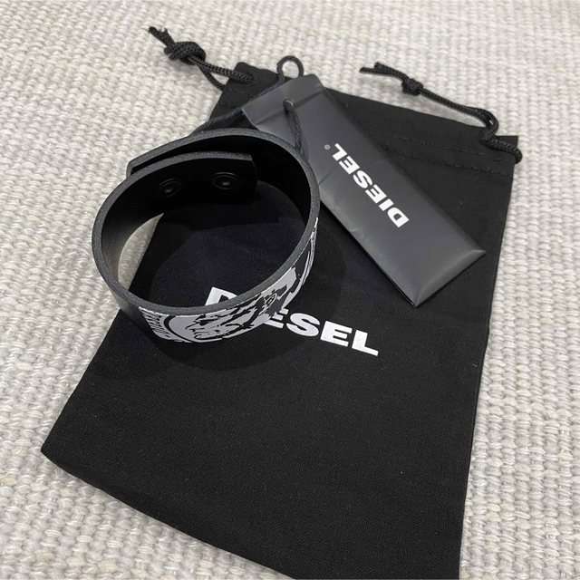 DIESEL(ディーゼル)の新品dieselディーゼルのバングル メンズのアクセサリー(ブレスレット)の商品写真