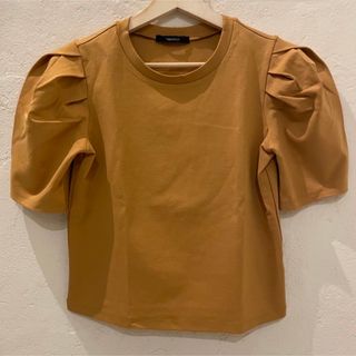 フォーエバートゥエンティーワン(FOREVER 21)のパフショルダー パワーショルダー 半袖(Tシャツ(半袖/袖なし))