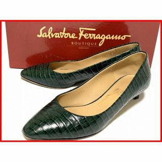 サルヴァトーレフェラガモ(Salvatore Ferragamo)のフェラガモ 5.5≒22.5cm パンプス 型押し グリーン F(ハイヒール/パンプス)