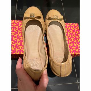 トリーバーチ(Tory Burch)のトリーバーチ　エナメルフラットシューズ(バレエシューズ)