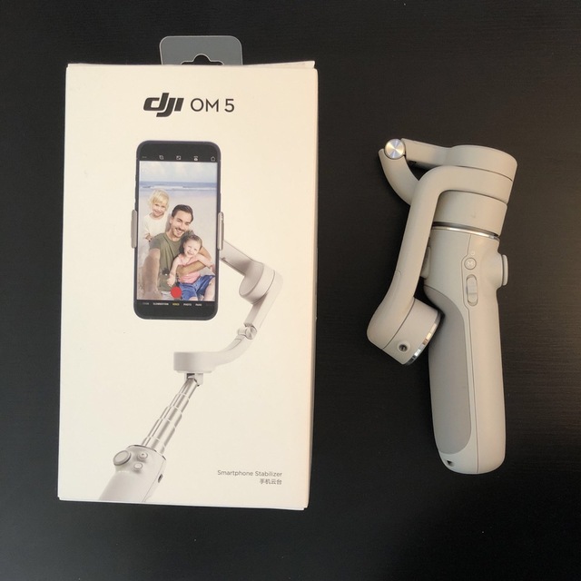 【Ms様専用】dji OM5 スマートフォン スタビライザー　ジンバル スマホ/家電/カメラのスマホアクセサリー(その他)の商品写真