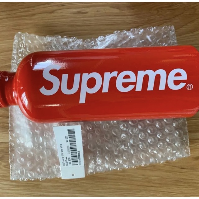 Supreme(シュプリーム)のSupreme Sigg Traveller 0.6L Water Bottle インテリア/住まい/日用品の日用品/生活雑貨/旅行(日用品/生活雑貨)の商品写真