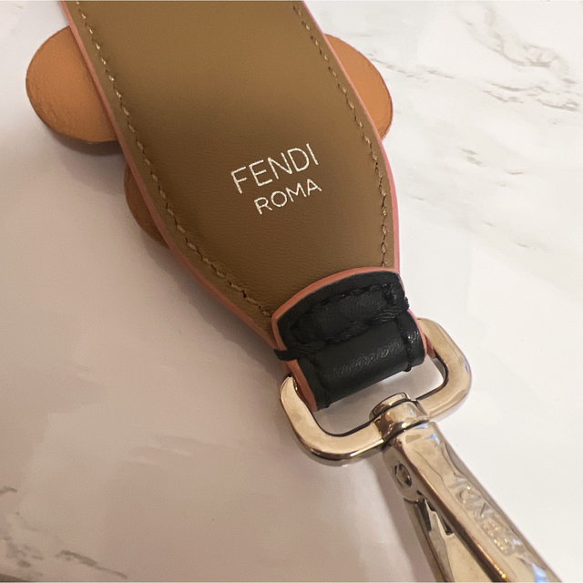 FENDI フェンディ ストラップユーカルティエ