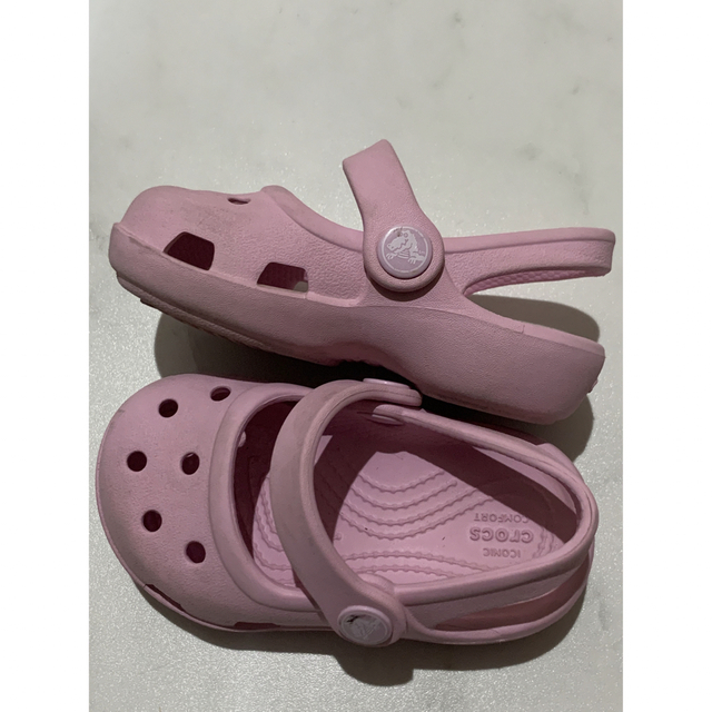 crocs(クロックス)のクロックス　c5 ピンク　13cm キッズ/ベビー/マタニティのベビー靴/シューズ(~14cm)(サンダル)の商品写真