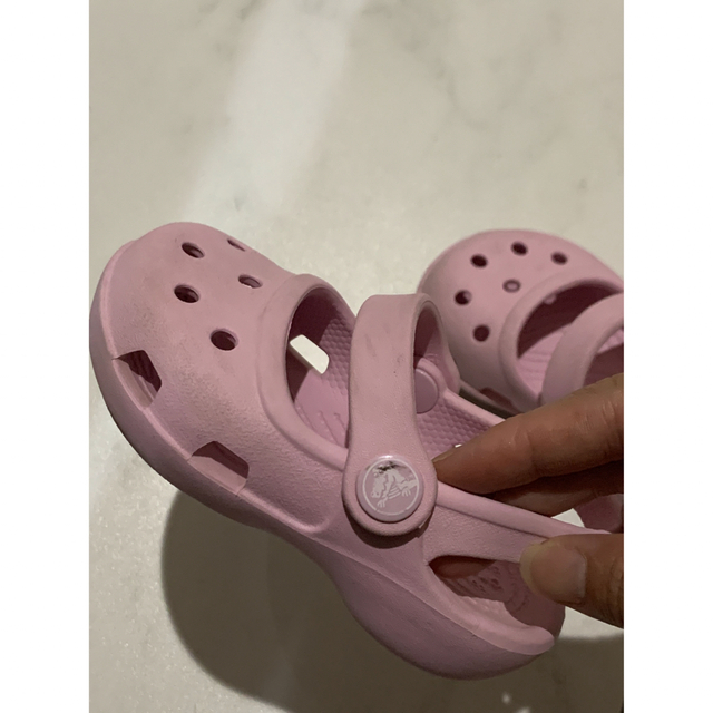 crocs(クロックス)のクロックス　c5 ピンク　13cm キッズ/ベビー/マタニティのベビー靴/シューズ(~14cm)(サンダル)の商品写真