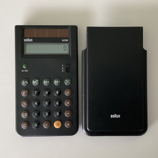 BRAUN(ブラウン)のBRAUN ブラウン 電卓 ETS77 Type 4777 solar インテリア/住まい/日用品のオフィス用品(オフィス用品一般)の商品写真