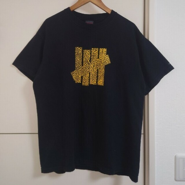 UNDEFEATED(アンディフィーテッド)のアンディフィーテッド Tシャツ 古着 ロゴ UNDEFEATED メンズのトップス(Tシャツ/カットソー(半袖/袖なし))の商品写真
