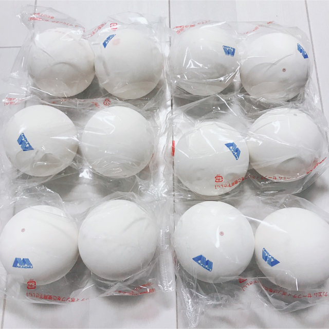 【即発送】ソフトテニス ボール 12個 １ダース(アカエム) スポーツ/アウトドアのテニス(ボール)の商品写真