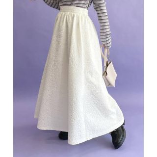 ダブルクローゼット(w closet)のwcloset ダブルクローゼット ポコポコ花柄ギャザースカート　アイボリー(ロングスカート)