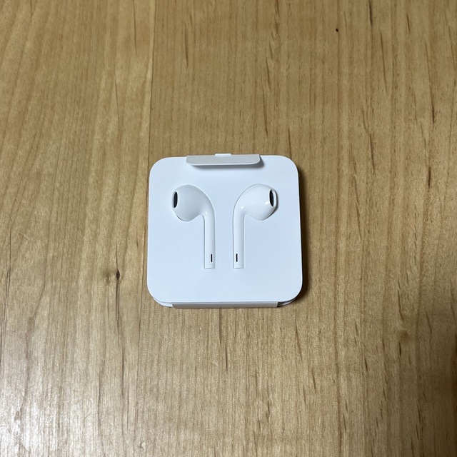 Apple(アップル)のApple EarPods with Lightning Connector スマホ/家電/カメラのオーディオ機器(ヘッドフォン/イヤフォン)の商品写真