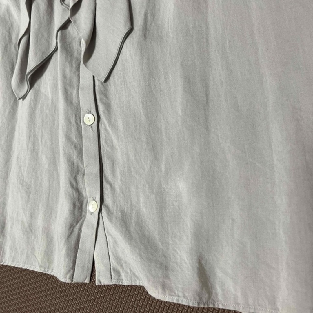 SACRA(サクラ)のSACRA ノースリーブブラウス　size38  ライトグレー レディースのトップス(シャツ/ブラウス(半袖/袖なし))の商品写真
