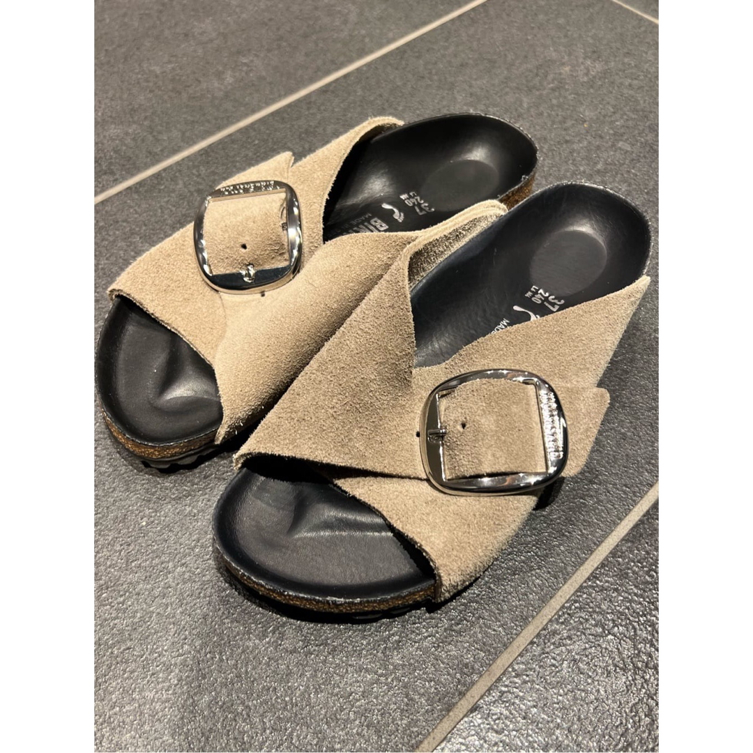 BIRKENSTOCK - ☆新品☆ ＜BIRKENSTOCK＞AROSA ビッグバックル