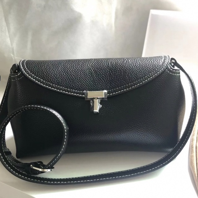 トーテム Tロック グレインレザー クラッチ スモールショルダー toteme