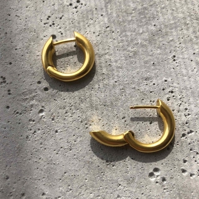 DEUXIEME CLASSE(ドゥーズィエムクラス)のN-237 Mat gold color hoop pierce レディースのアクセサリー(ピアス)の商品写真