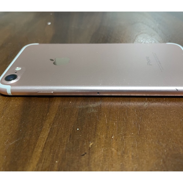 iPhone7  128gb スマホ/家電/カメラのスマートフォン/携帯電話(スマートフォン本体)の商品写真