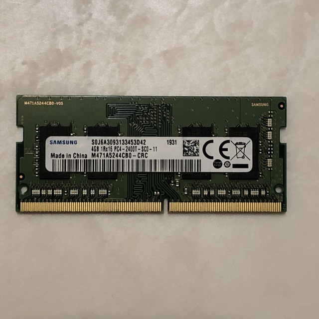 SAMSUNG(サムスン)のSAMSUNG DDR4 1Rx16 PC4-2400T-SCO 4GB ノート スマホ/家電/カメラのPC/タブレット(PCパーツ)の商品写真