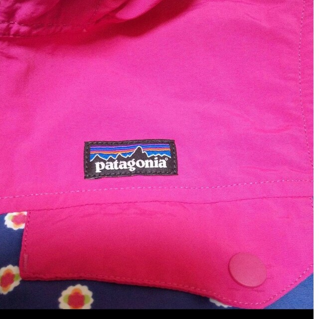 patagonia(パタゴニア)の美品＊patagonia パタゴニア キッズ★ナイロンベストパーカー ピンク 花 キッズ/ベビー/マタニティのキッズ服女の子用(90cm~)(ジャケット/上着)の商品写真