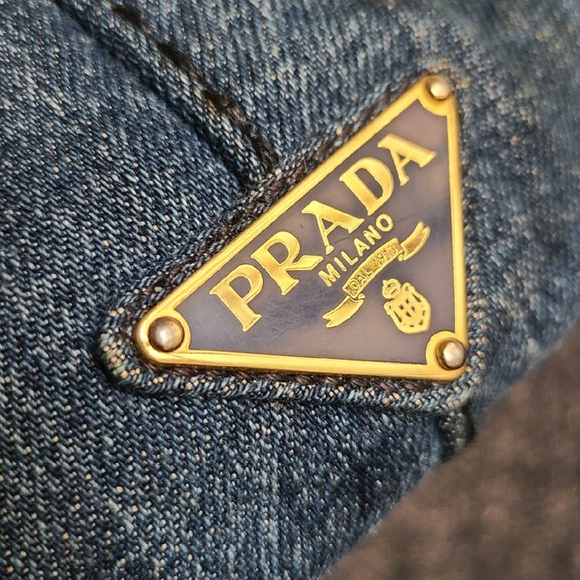 PRADA(プラダ)の♡週末お値下げ♡PRADA(プラダ) カナパ デニム TUサイズ♡ レディースのバッグ(トートバッグ)の商品写真