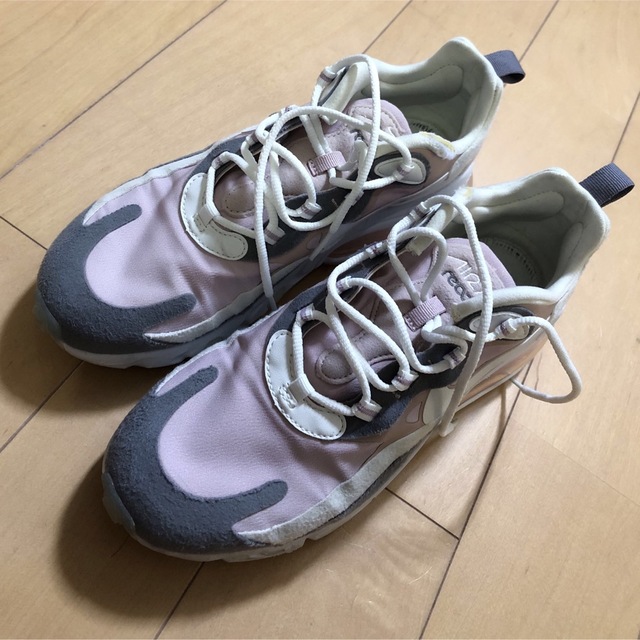 NIKE(ナイキ)のNIKE AIRMAX  270  REACT ピンク レディースの靴/シューズ(スニーカー)の商品写真