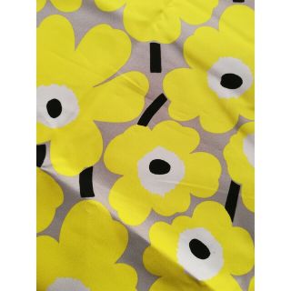 マリメッコ(marimekko)のマリメッコ　marimekko　キャンバス　ピエニウニッコ　黄　グレー　イエロー(生地/糸)