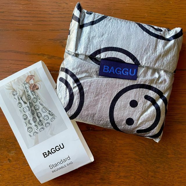 BAGGU(バグゥ)のBAGGU　STANDARD BAGGU　廃番　2022秋冬　メタリックハッピー レディースのバッグ(エコバッグ)の商品写真