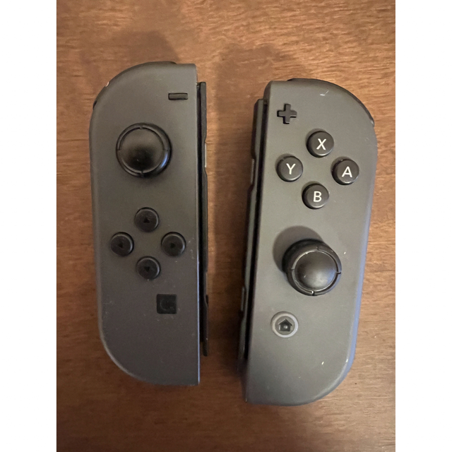 Nintendo Switch(ニンテンドースイッチ)のNintendo JOY-CON (L)/(R) グレー　完動品 エンタメ/ホビーのゲームソフト/ゲーム機本体(家庭用ゲーム機本体)の商品写真