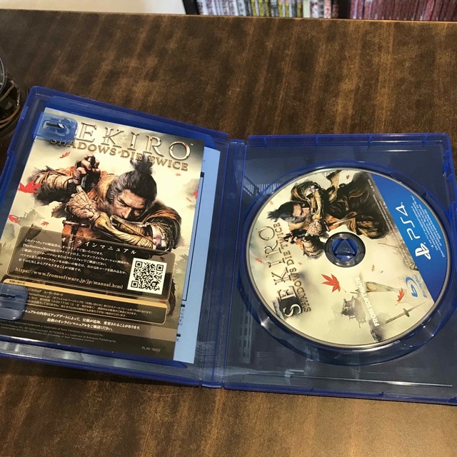 SEKIRO： SHADOWS DIE TWICE PS4 エンタメ/ホビーのゲームソフト/ゲーム機本体(家庭用ゲームソフト)の商品写真