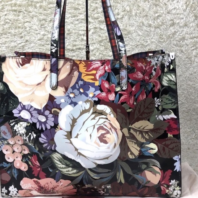 ETRO(エトロ)のエトロ　超レア　フローラル　ピニール　デカトート  レディースのバッグ(トートバッグ)の商品写真