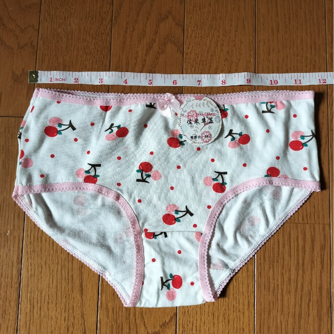 ショーツ3枚セット　フリーサイズ　150 キッズ/ベビー/マタニティのキッズ服女の子用(90cm~)(下着)の商品写真