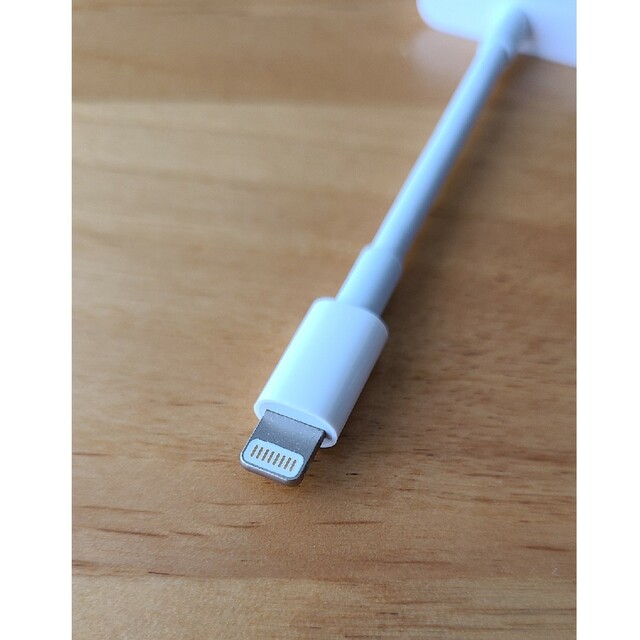 Apple(アップル)の【純正】iPhone用SDカードリーダー スマホ/家電/カメラのPC/タブレット(PC周辺機器)の商品写真