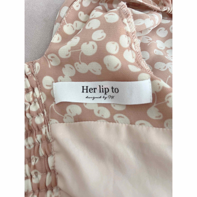 Her lip to(ハーリップトゥ)のherlipto Cherry Pattern Two Piece トップスのみ レディースのトップス(シャツ/ブラウス(半袖/袖なし))の商品写真