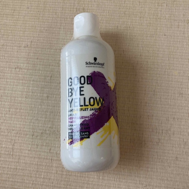 Schwarzkopf PROFESSIONAL(シュワルツコフプロフェッショナル)のシュワルツコフ グッバイイエロー カラーシャンプー(310g) コスメ/美容のヘアケア/スタイリング(シャンプー)の商品写真