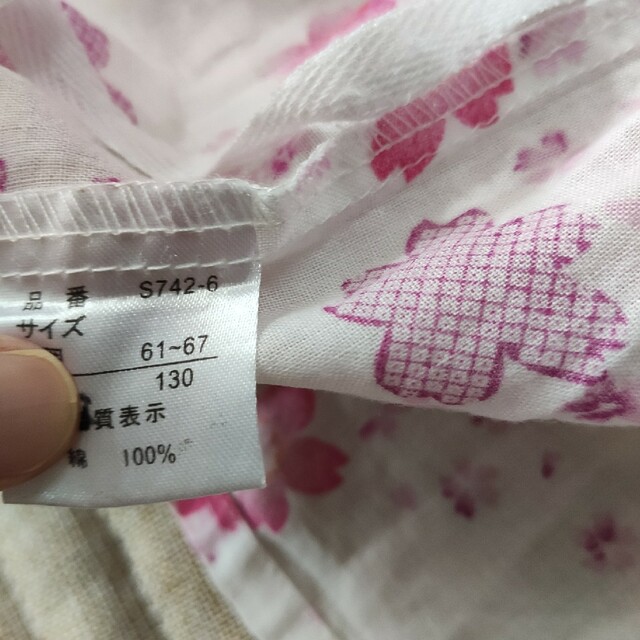 西松屋(ニシマツヤ)の甚平　桜柄　120〜130 キッズ/ベビー/マタニティのキッズ服女の子用(90cm~)(甚平/浴衣)の商品写真