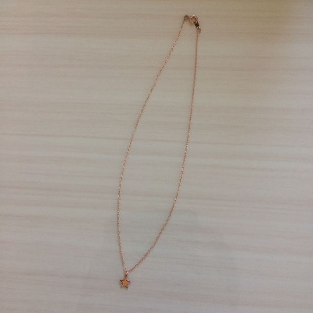 小さな 星 ネックレス ピンクゴールド ハンドメイドのアクセサリー(ネックレス)の商品写真
