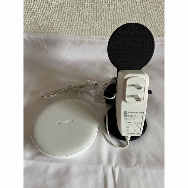 Softbank(ソフトバンク)の高速ワイヤレス充電器　SB-WC01-IAFC ソフトバンク製 スマホ/家電/カメラのスマートフォン/携帯電話(バッテリー/充電器)の商品写真