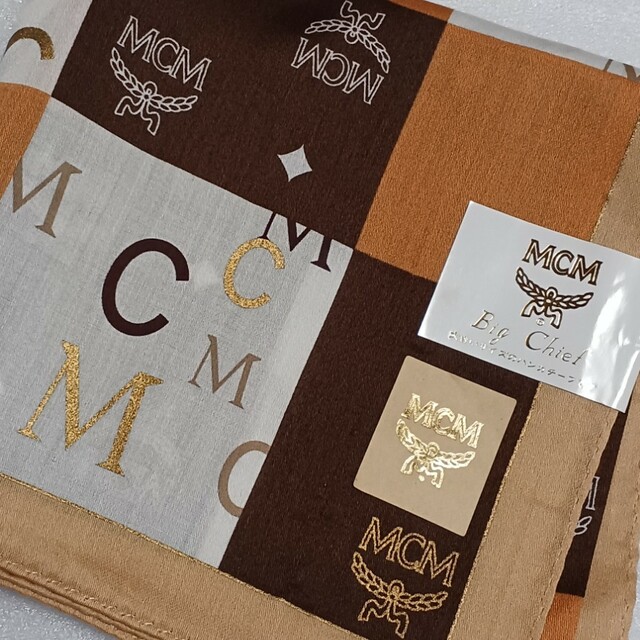 MCM(エムシーエム)の値下げ📌MCM☆大判ハンカチーフ58×58 レディースのファッション小物(ハンカチ)の商品写真