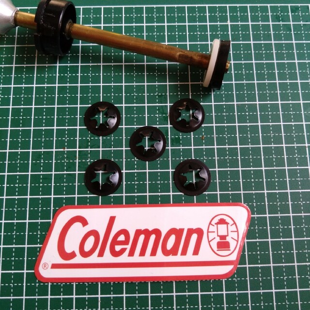 Coleman(コールマン)のコールマン　プッシュオンナット  代用品/汎用品　5個 スポーツ/アウトドアのアウトドア(ライト/ランタン)の商品写真