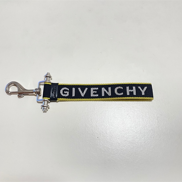 GIVENCHY(ジバンシィ)の値下げ　Givenchy ジバンシィ　ロゴデザイン　キーホルダー　 メンズのファッション小物(キーホルダー)の商品写真