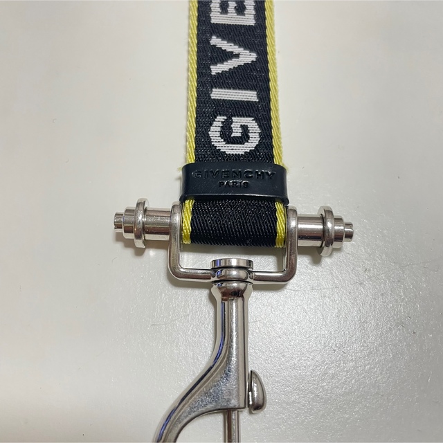 GIVENCHY(ジバンシィ)の値下げ　Givenchy ジバンシィ　ロゴデザイン　キーホルダー　 メンズのファッション小物(キーホルダー)の商品写真