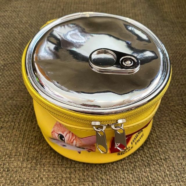 大人気 猫缶 ポーチ 缶詰 モチーフ ラウンド 化粧 猫グッズ イエロー レディースのファッション小物(ポーチ)の商品写真
