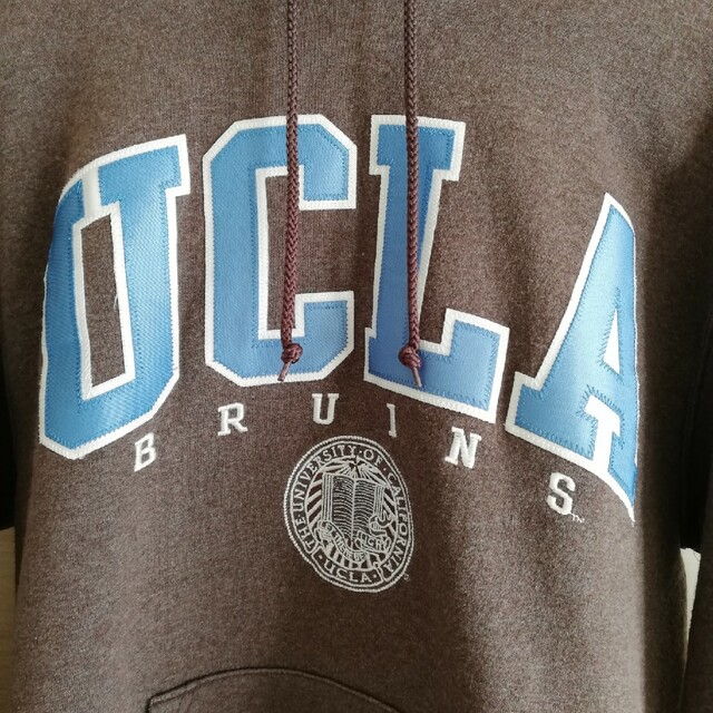 チャンピオン　UCLAロゴパーカー　ブラウン