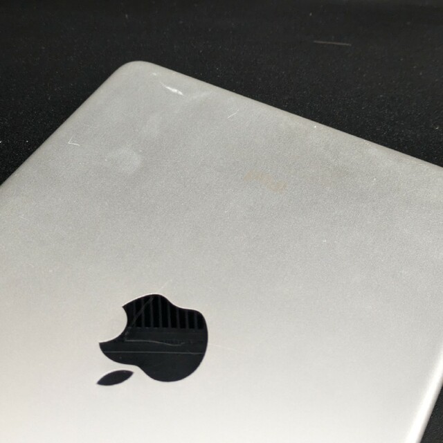 Apple(アップル)のiPad mini4 128GB WiFiモデル 本体＋純正カバー スマホ/家電/カメラのPC/タブレット(タブレット)の商品写真
