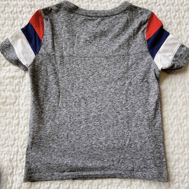 TOMMY HILFIGER(トミーヒルフィガー)のTOMMY HILFIGER♡トミー Tシャツ トップス ワッペン グレー キッズ/ベビー/マタニティのキッズ服男の子用(90cm~)(Tシャツ/カットソー)の商品写真