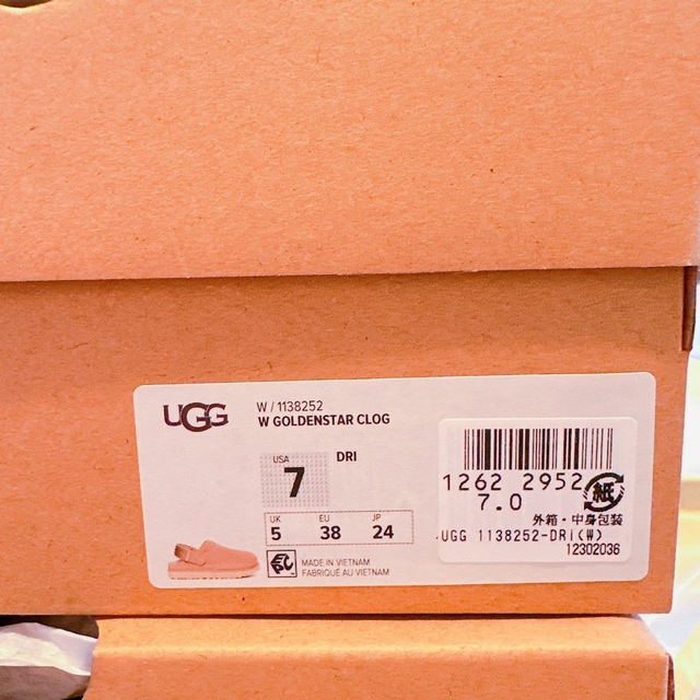 UGG(アグ)の【新品/24cm】UGG GOLDENSTAR CLOG DRI ドリフトウッド レディースの靴/シューズ(サンダル)の商品写真