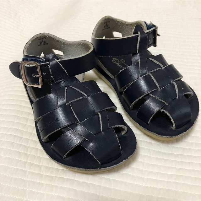 こどもビームス(コドモビームス)のソルトウォーター　ネイビー　5  SALT WATER SANDALS キッズ/ベビー/マタニティのベビー靴/シューズ(~14cm)(サンダル)の商品写真