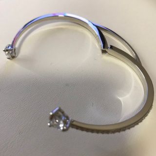 スワロフスキー(SWAROVSKI)のお値下げ！スワロフスキー  バングル　ブレスレット  ハート(ブレスレット/バングル)