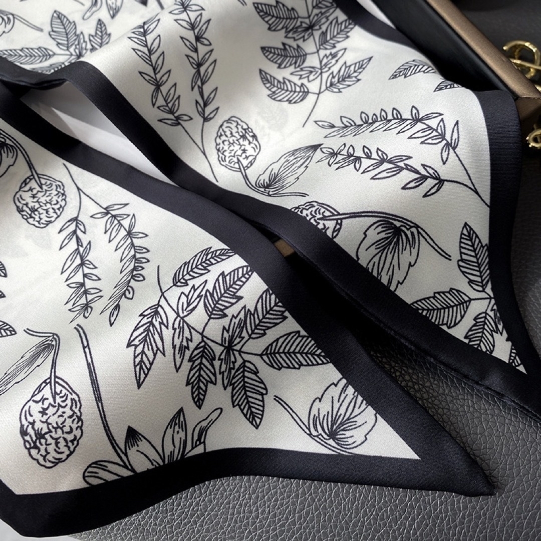 新品　スカーフ　リボンスカーフ　バンダナスカーフ レディースのファッション小物(バンダナ/スカーフ)の商品写真