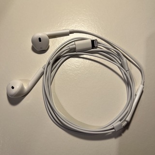 アップル(Apple)のApple 純正　イヤホン　有線(ヘッドフォン/イヤフォン)