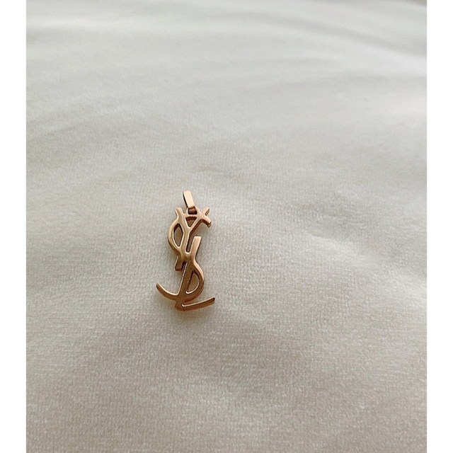 Yves Saint Laurent(イヴサンローラン)のYSL ネックレス チャーム レディースのアクセサリー(ネックレス)の商品写真
